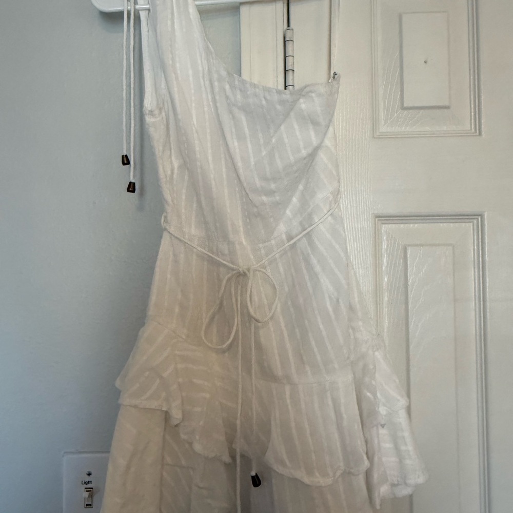 Selfie Leslie White Sleeveless Top